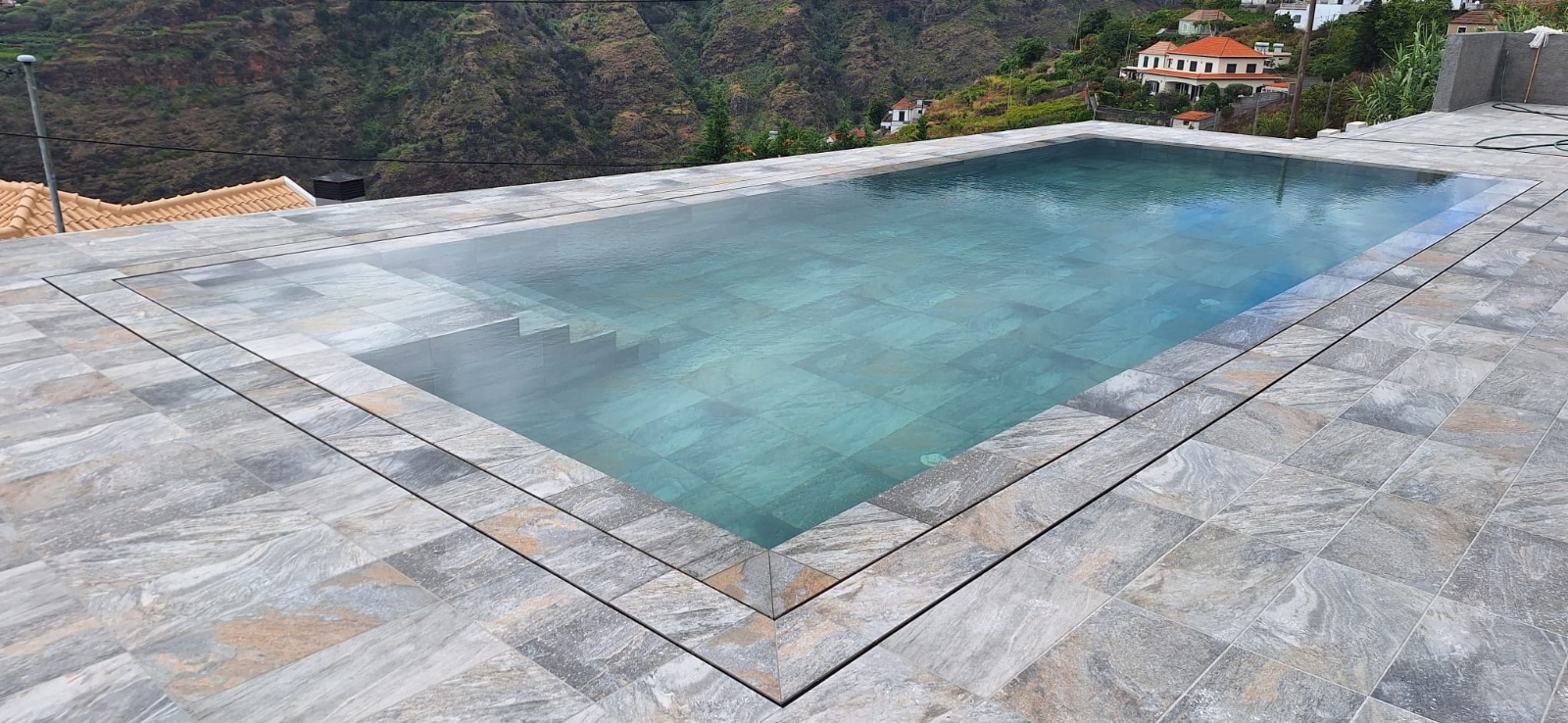 Piscina em fase final de acabamento