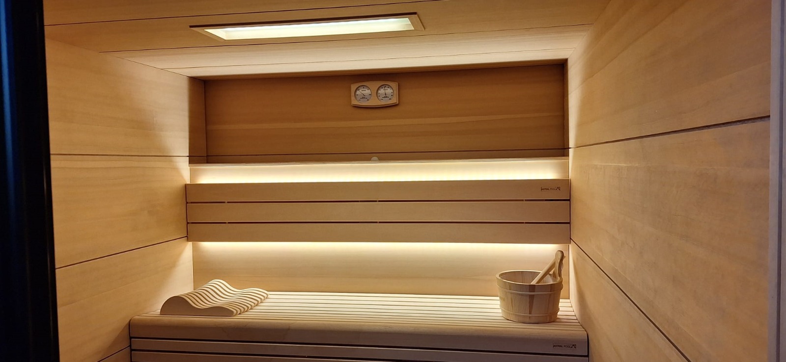 Sauna interior em madeira