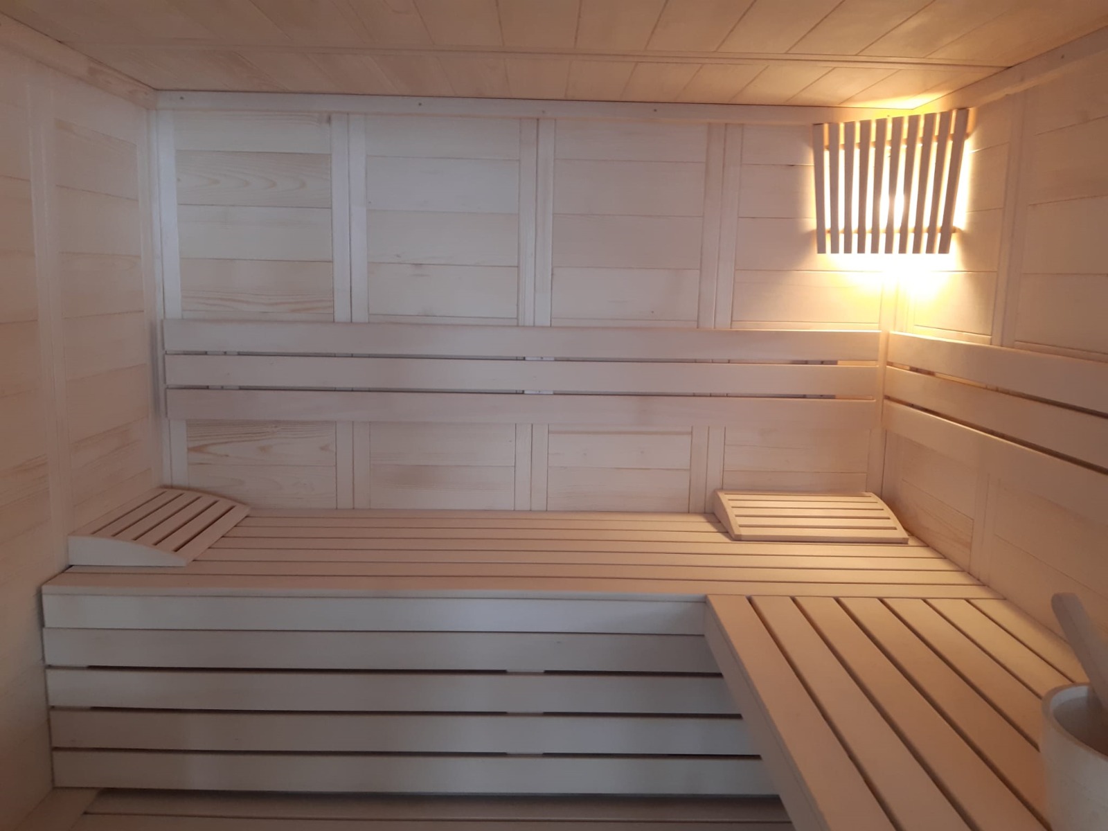 Sauna com iluminação quente