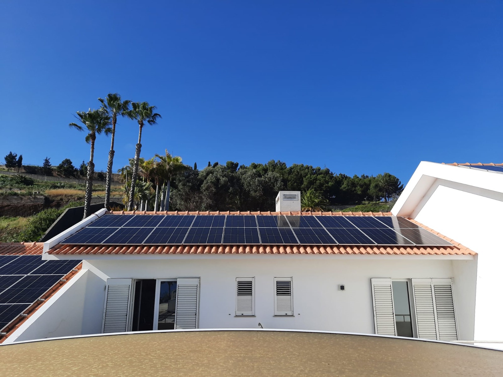 Painéis fotovoltaicos em moradia