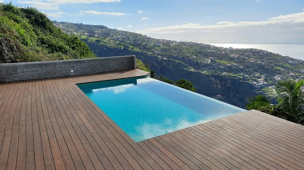 Piscina panorâmica com vista sobre a Madeira